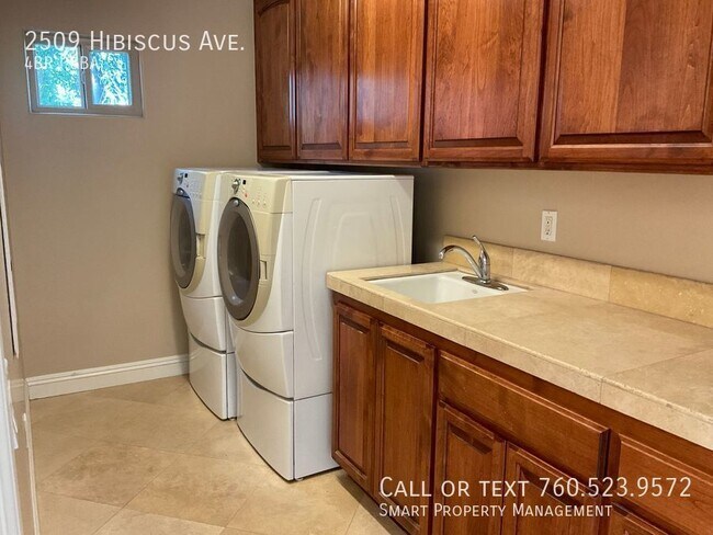 Building Photo - Best Deal in Vista!