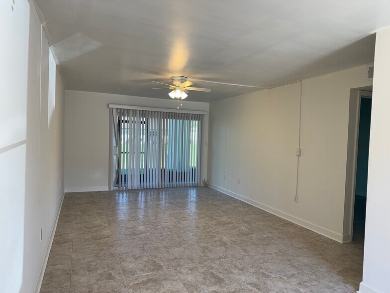 Building Photo - 5154 Turquoise Ln