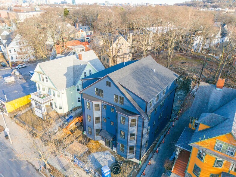 Building Photo - 584 Cambridge St