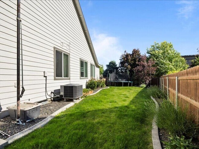 Building Photo - 617 Esperanza Ct