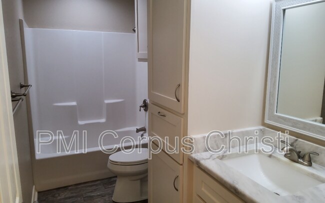Building Photo - 2934 Carver Dr
