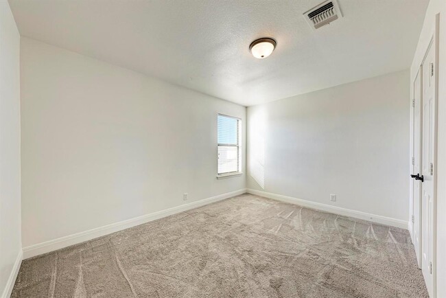 Building Photo - 8824 Edmundsbury Dr