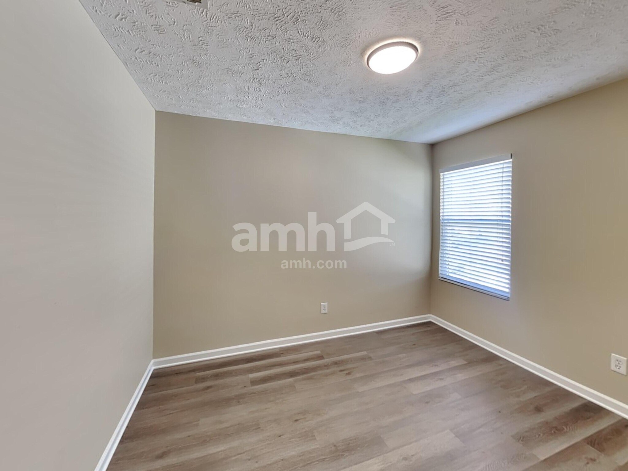 Building Photo - 5527 Middlebury Dr