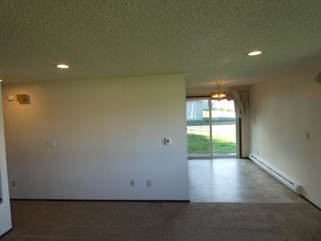 Building Photo - APPLICATION PENDING - Tastefully Maintained Charmer