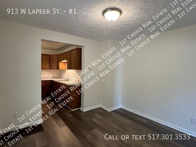 Building Photo - 913 W Lapeer St