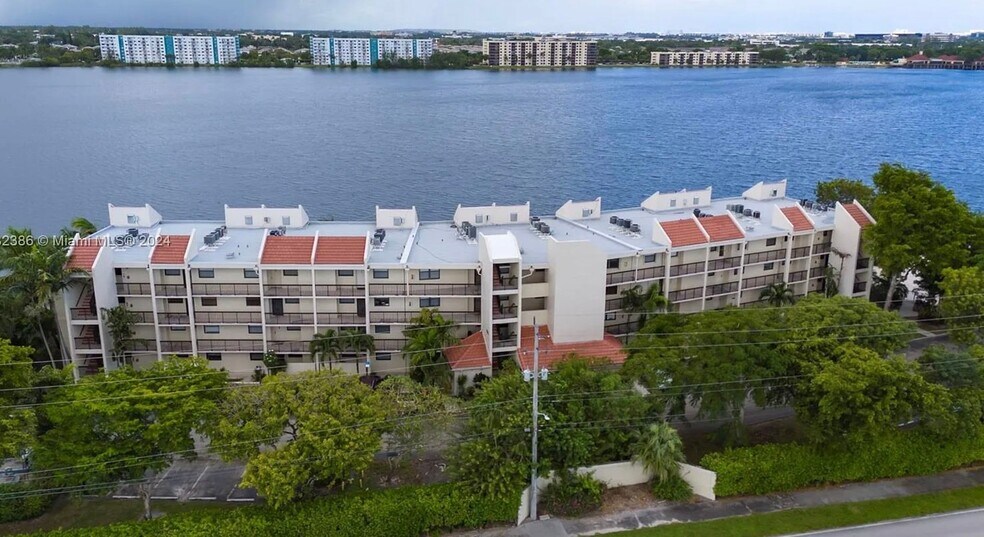Building Photo - 115 Lake Emerald Dr