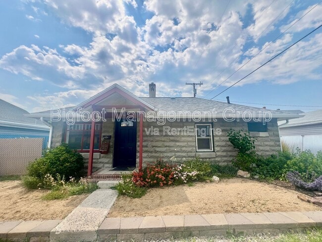 Primary Photo - 115 E 15th St