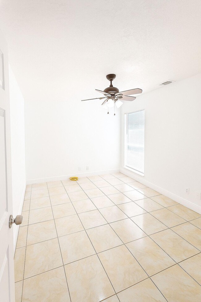Building Photo - 3504 Waterview Cir