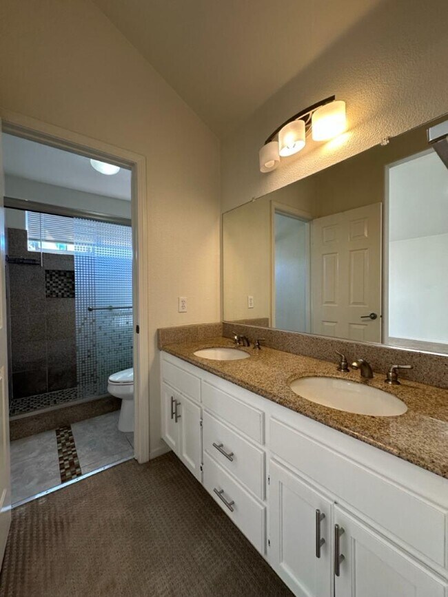 Building Photo - 39836 Potrero Dr