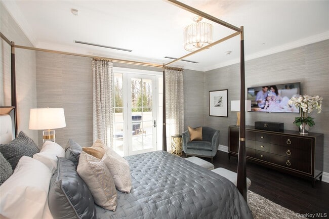 Building Photo - 3000 Royal Ct