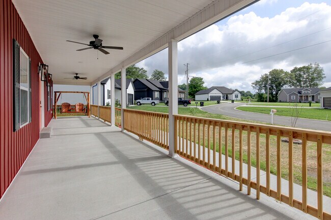 Building Photo - 135 Riverbend Dr