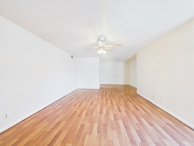 Building Photo - 9700 Leawood Blvd