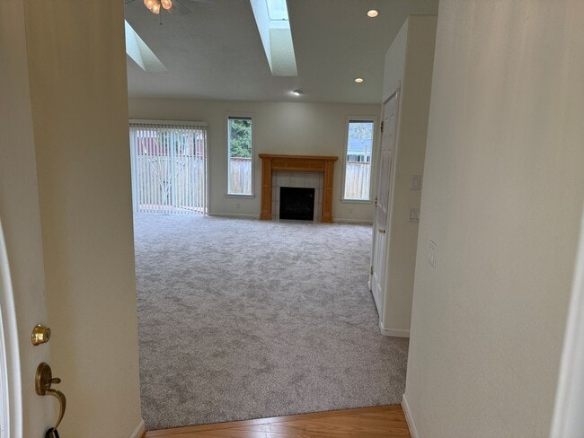 Building Photo - Beautiful 3 bedroom 2 bath house in Cottage Grove!