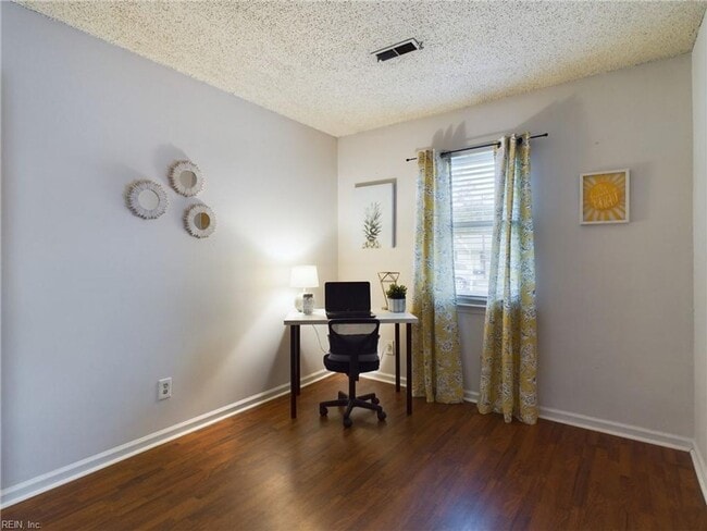 Building Photo - 3BD/2BA Ranch in Quiet Cul-de-sac Attached Garage!  Fully Fenced Large Backyard!