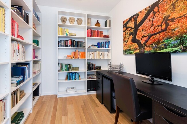 Building Photo - Modern Elegance at the Cosmopolitan on the Park