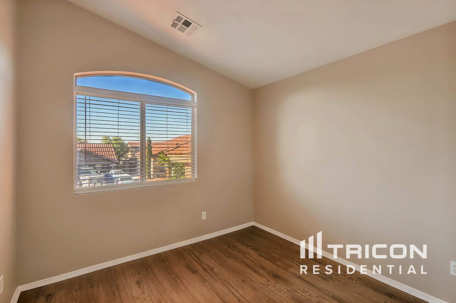 Building Photo - 15950 W Cottonwood St