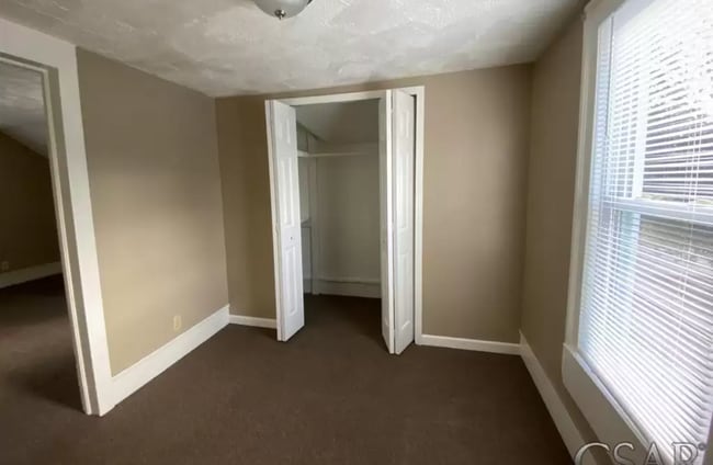 Building Photo - Elizabeth