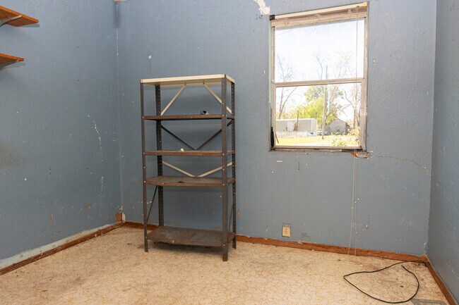 Building Photo - 407 Nugier Ave