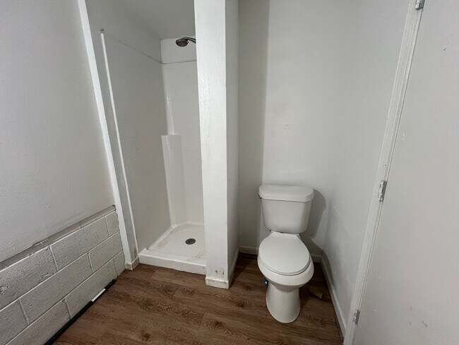 Building Photo - Furnished ALL BILLS PAID Backhouse Efficie...