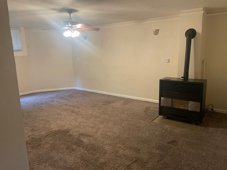 Building Photo - 254 E 4th Ave