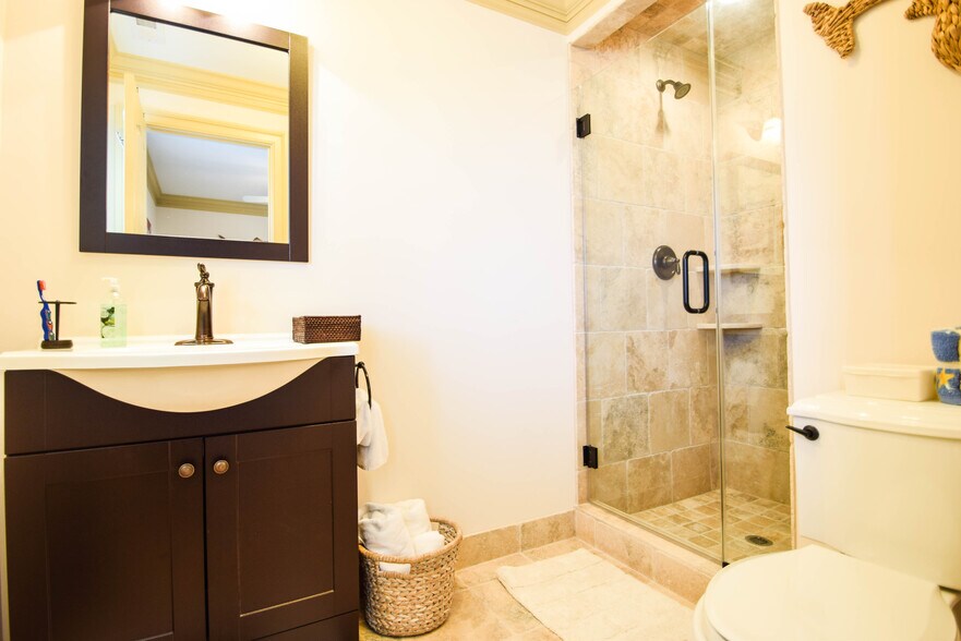 Building Photo - 11 S 31st Ave