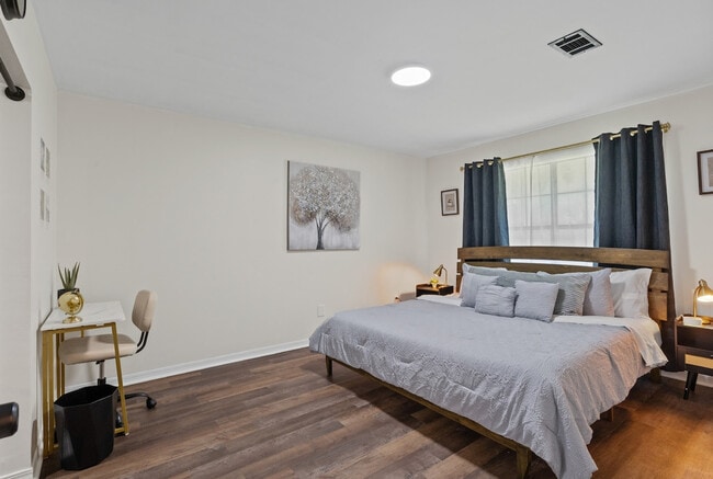 Building Photo - 2001 N 61st Ave