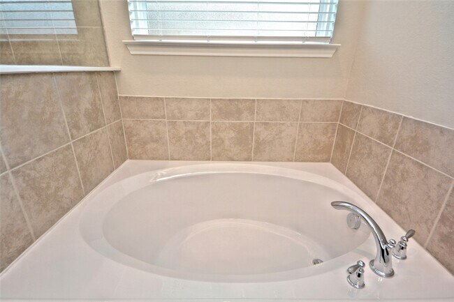 Building Photo - 1015 Modesto Dr