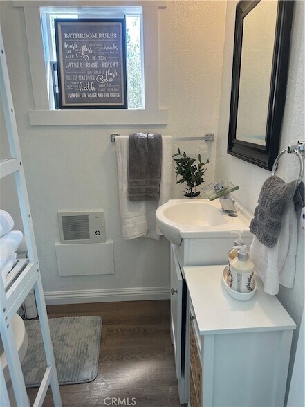 Building Photo - 2490 Fern Dr