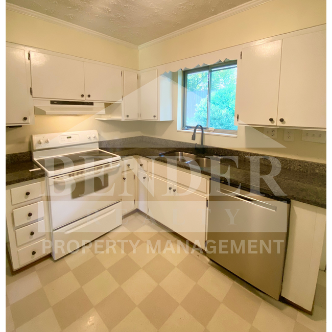 Building Photo - SINGLE FAMILY HOME IN THE CITY