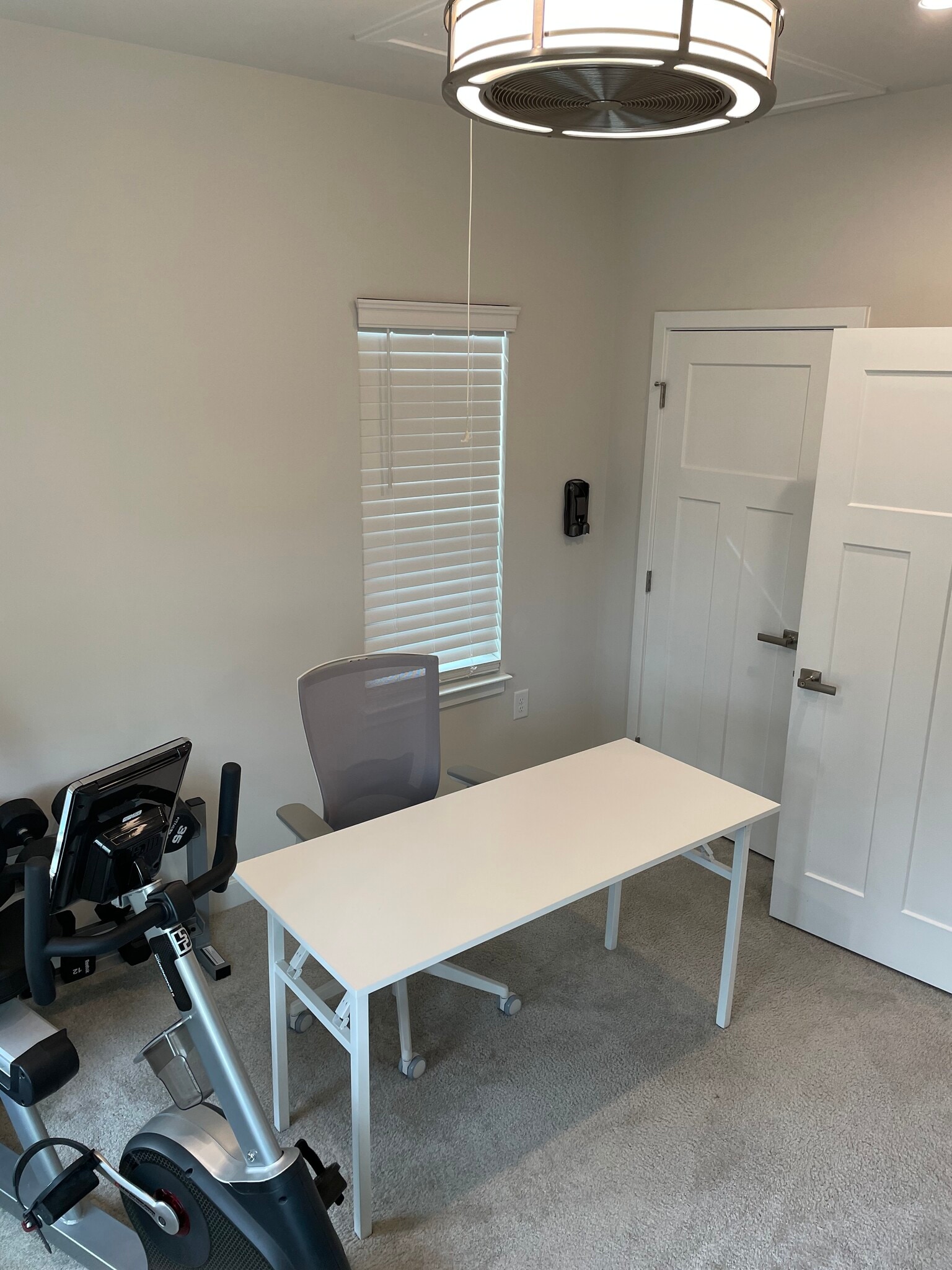 Building Photo - 1213 Bradburn Dr