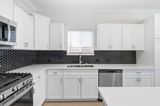 Building Photo - 2877 Ukonom Dr