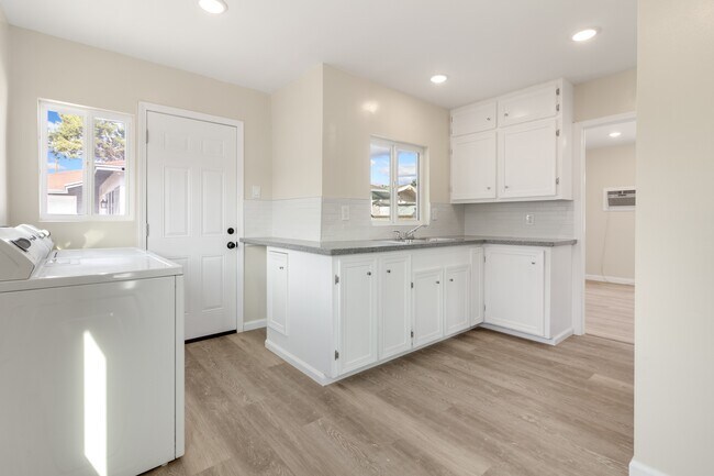 Kitchen - 2843 Rosanna St