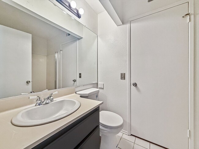 Building Photo - Beautiful 2B/2BA House in Carlsbad!