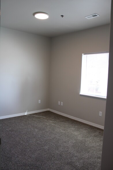 Building Photo - 665 Heyburn Ave