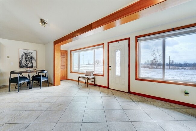 Building Photo - 2654 Whalen Rd