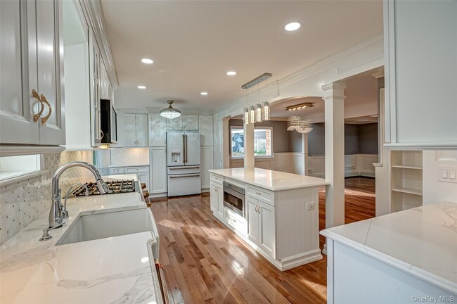 Building Photo - 850 St Johnland Rd