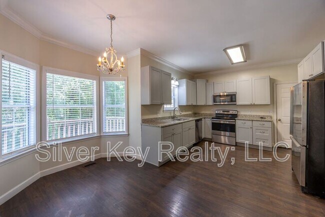 Building Photo - 1725 Brookwood Dr NE