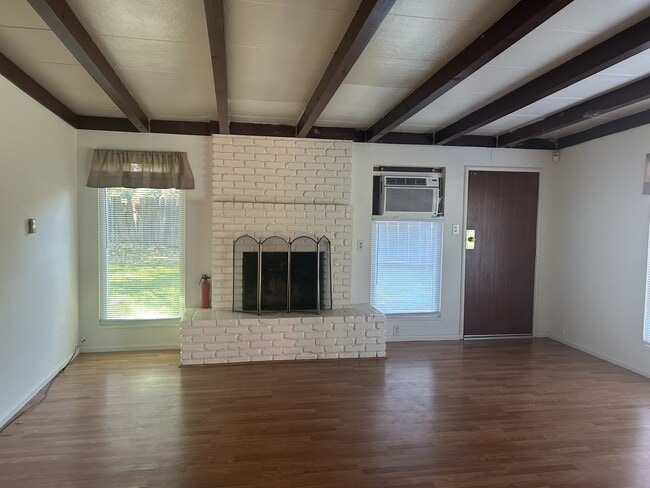 Building Photo - 402 Helen Ave