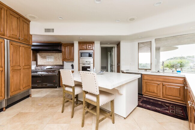 Building Photo - 7421 N Las Brisas Ln