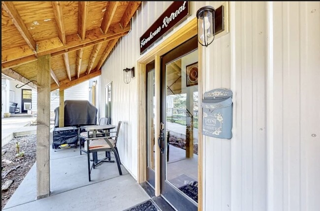 Building Photo - $2,700 - All Utilities Included Modern ADU with Two Bedrooms Townhouse Ready For Lease!