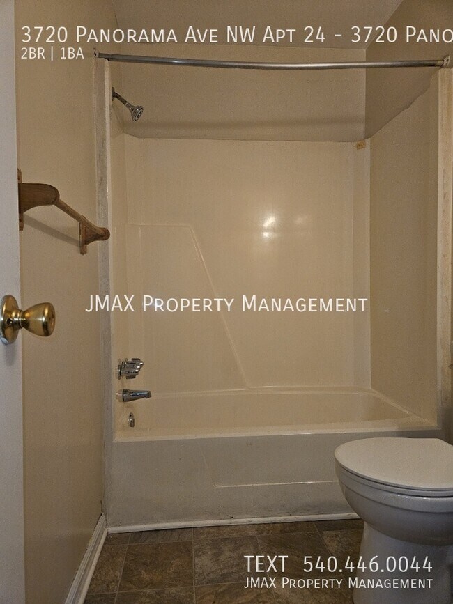 Building Photo - 3720 Panorama Ave NW