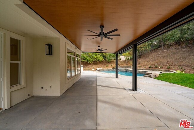 Building Photo - 18500 St Moritz Dr