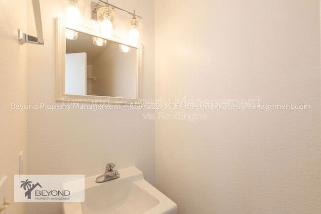 Building Photo - 1335 Caminito Septimo