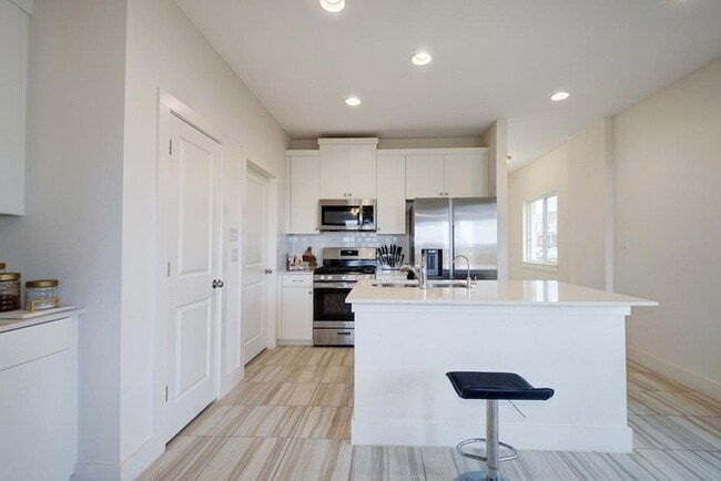 Building Photo - 413 White Steppe Way