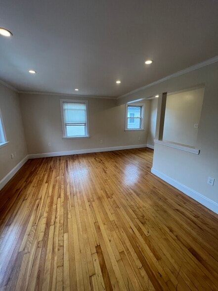Building Photo - 34 Meadowbank Ave