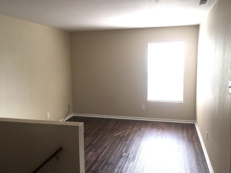 Building Photo - 3244 Underwood Dr