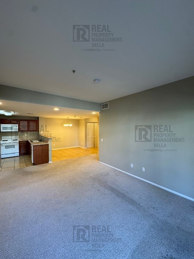 Building Photo - You won't want to miss this!