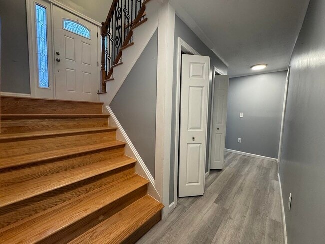 Building Photo - 240 Leda Ave