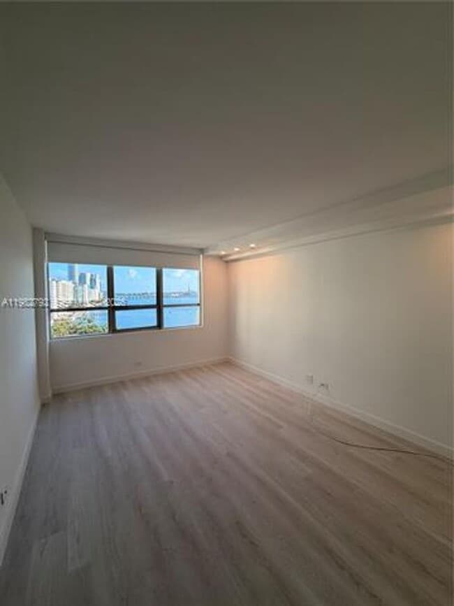 Building Photo - 1500 Bay Rd