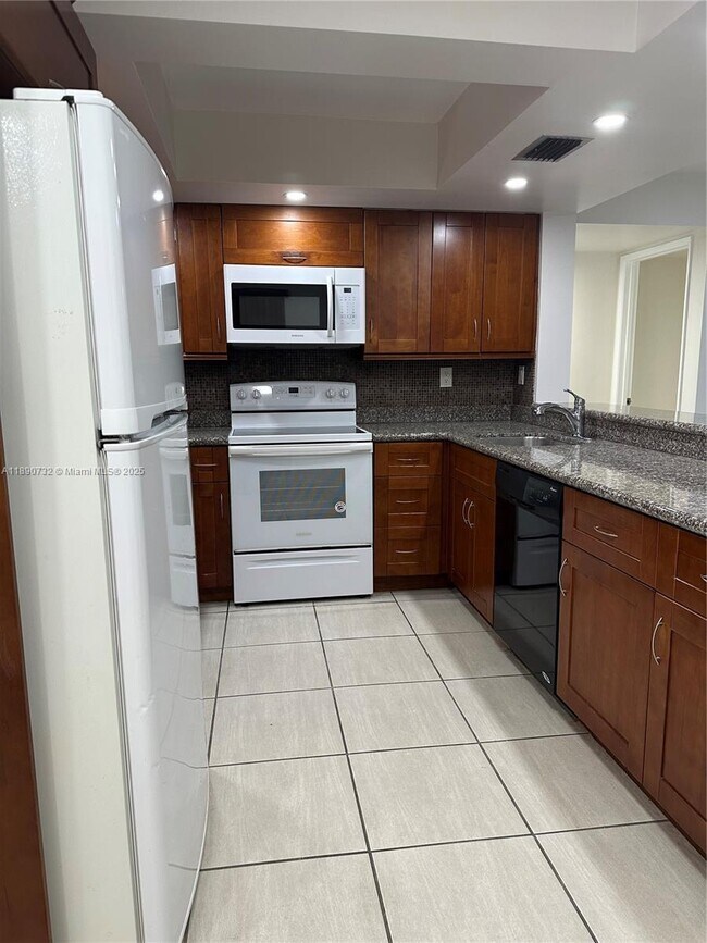 Building Photo - 9010 SW 125th Ave